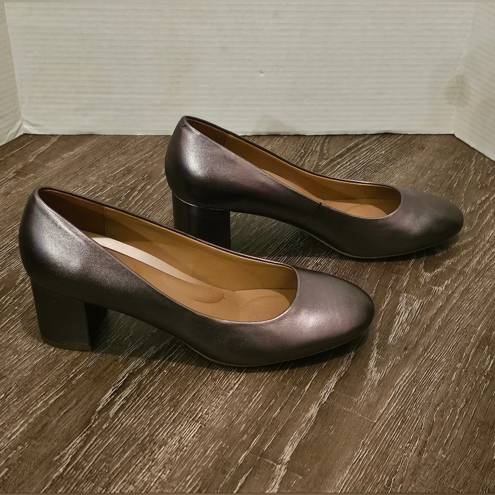 AEROSOLES step into